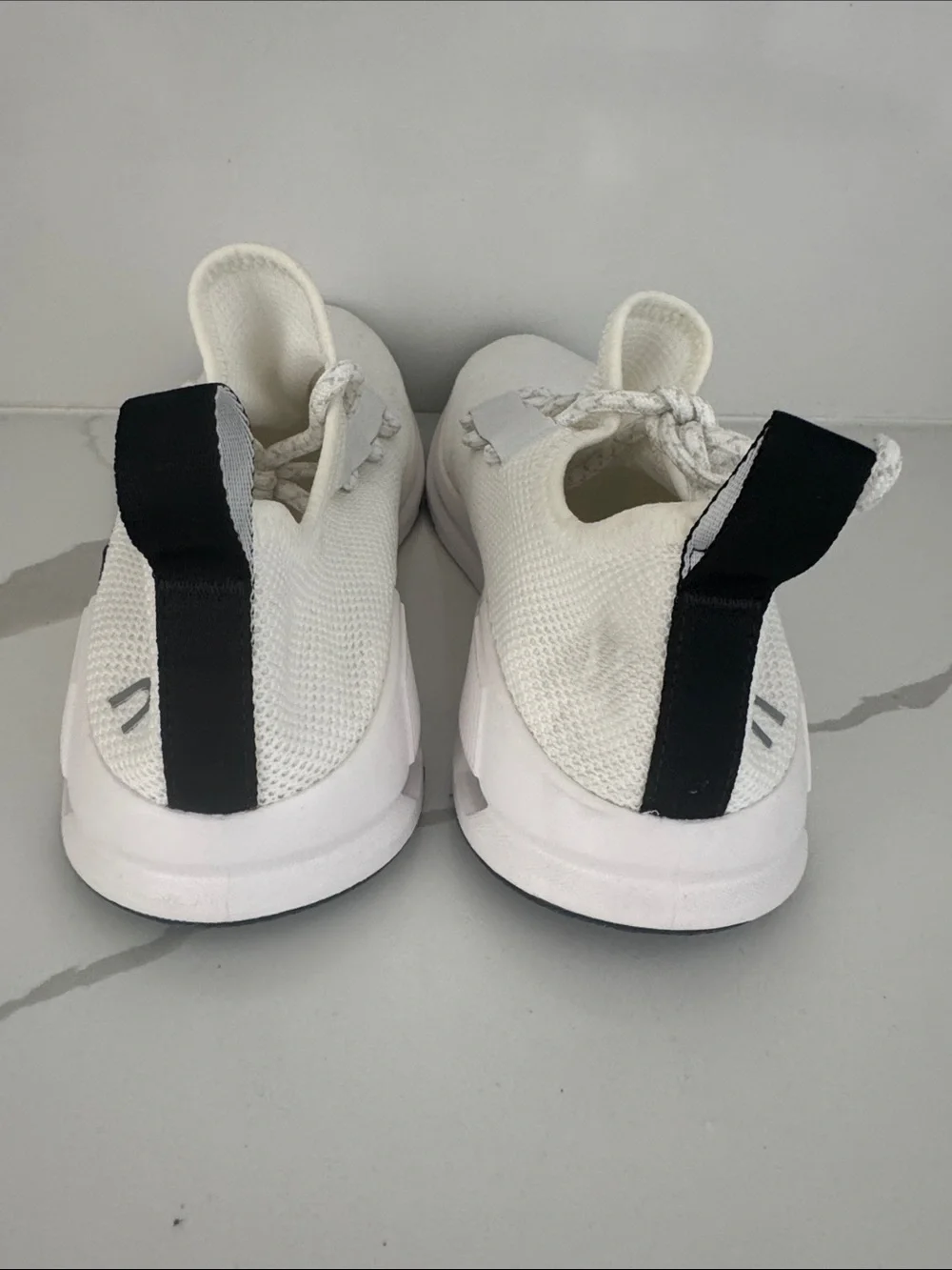 On Cloud Cloudeasy Size 9.5 Running Men's White Knit Sneakers with Black Accents